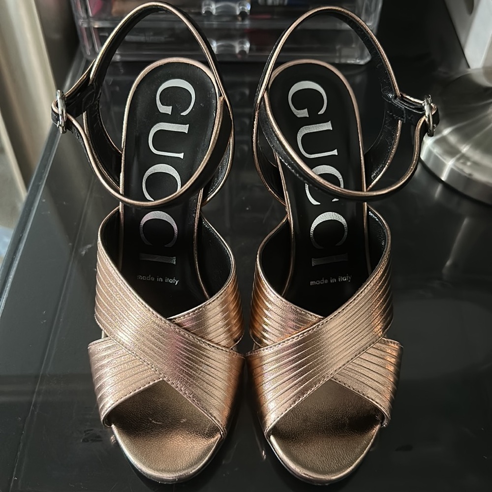 Gucci metallic finish cross-strap 104 mm sandals - Picture 8 of 17